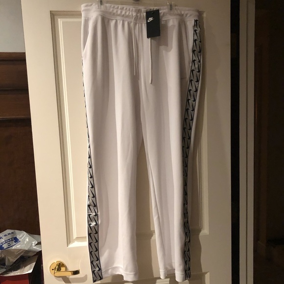 Nike Pants - NWT NIKE Women’s Loose Fit Coupe Track Pants